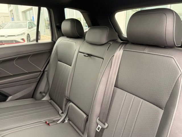 Certified 2024 Volkswagen Tiguan SE R-Line AWD/4WD image 12