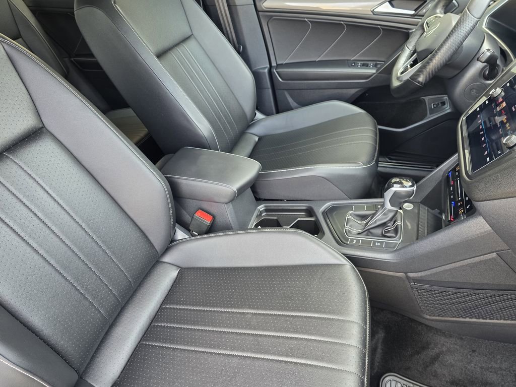 Used 2024 Volkswagen Tiguan SE R-Line FWD image 11