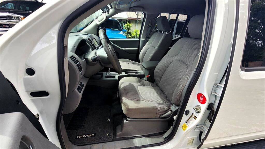 Used 2019 Nissan Frontier SV image 8