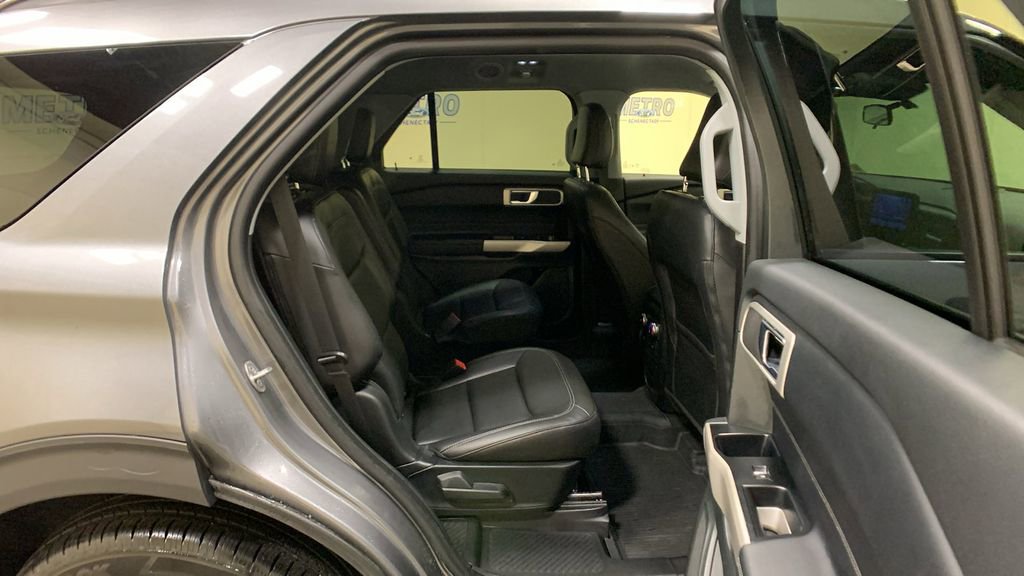 Certified 2022 Ford Explorer XLT w/ Equipment Group 202A image 14