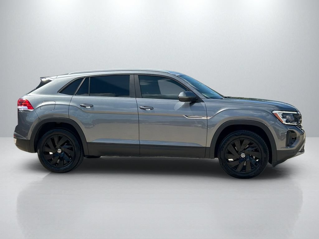Used 2024 Volkswagen Atlas Cross Sport SE w/ Black Wheel Package FWD image 4