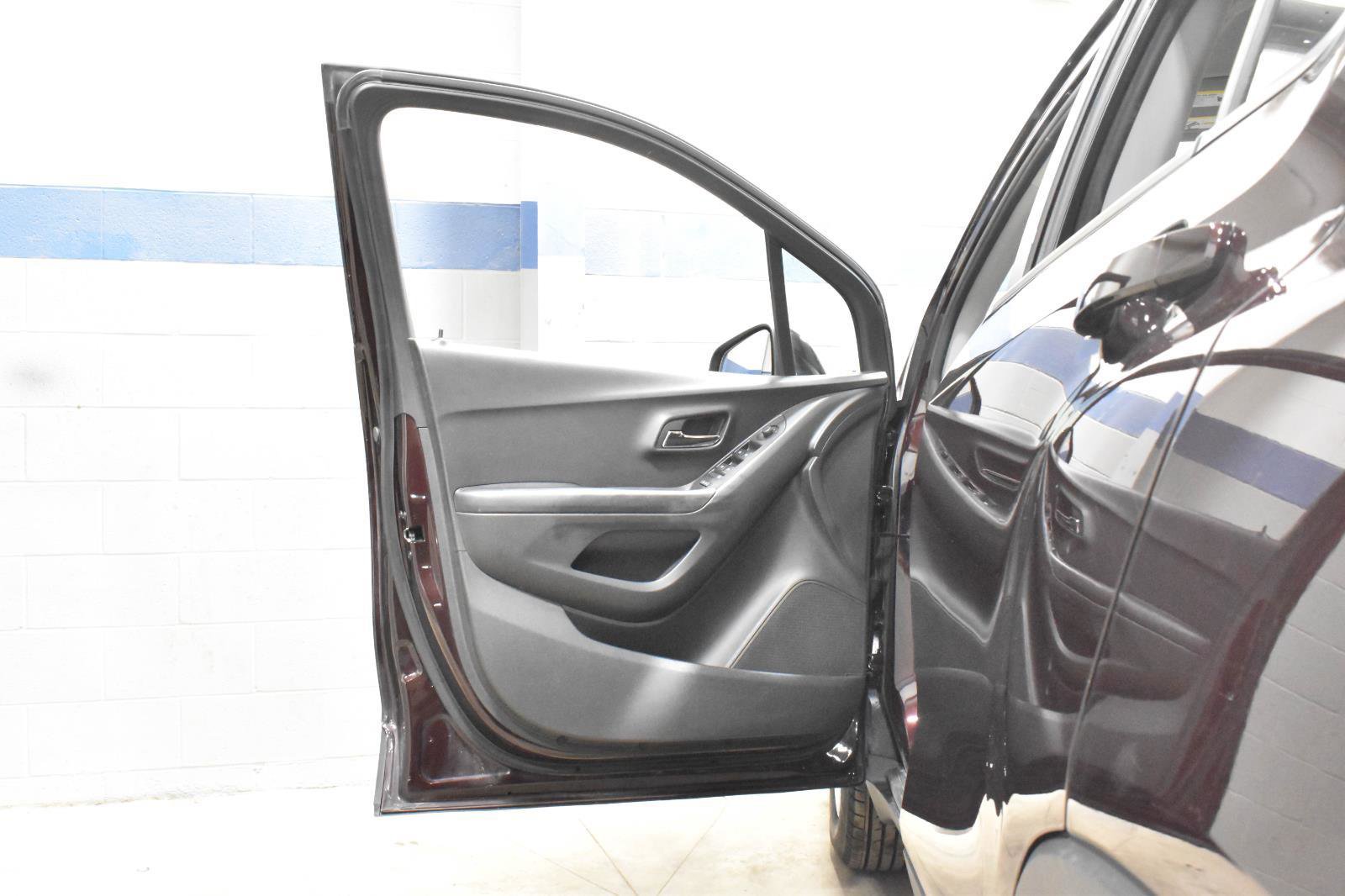 Used 2022 Chevrolet Trax LT image 9