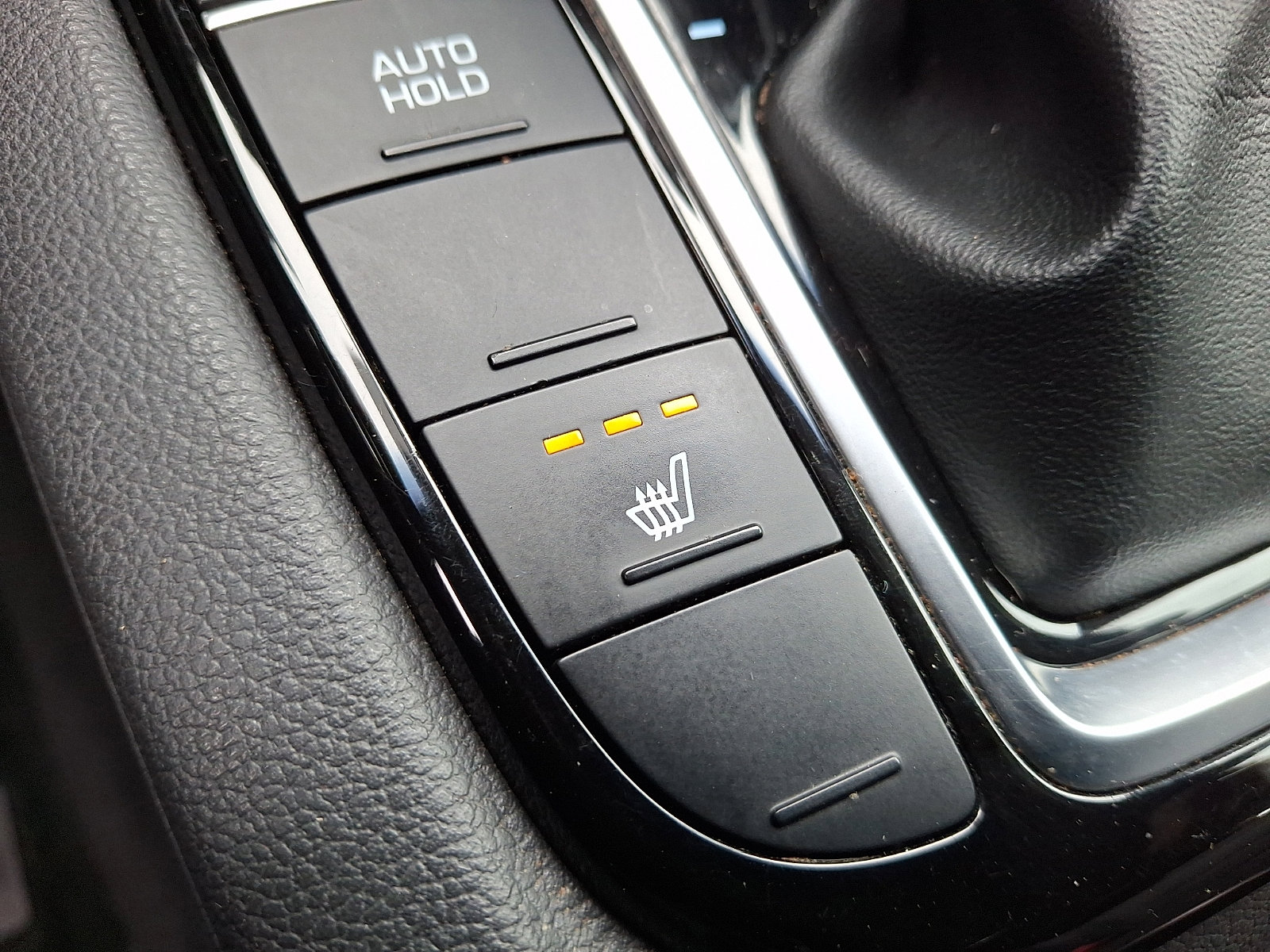 Used 2020 Hyundai Ioniq Limited image 28