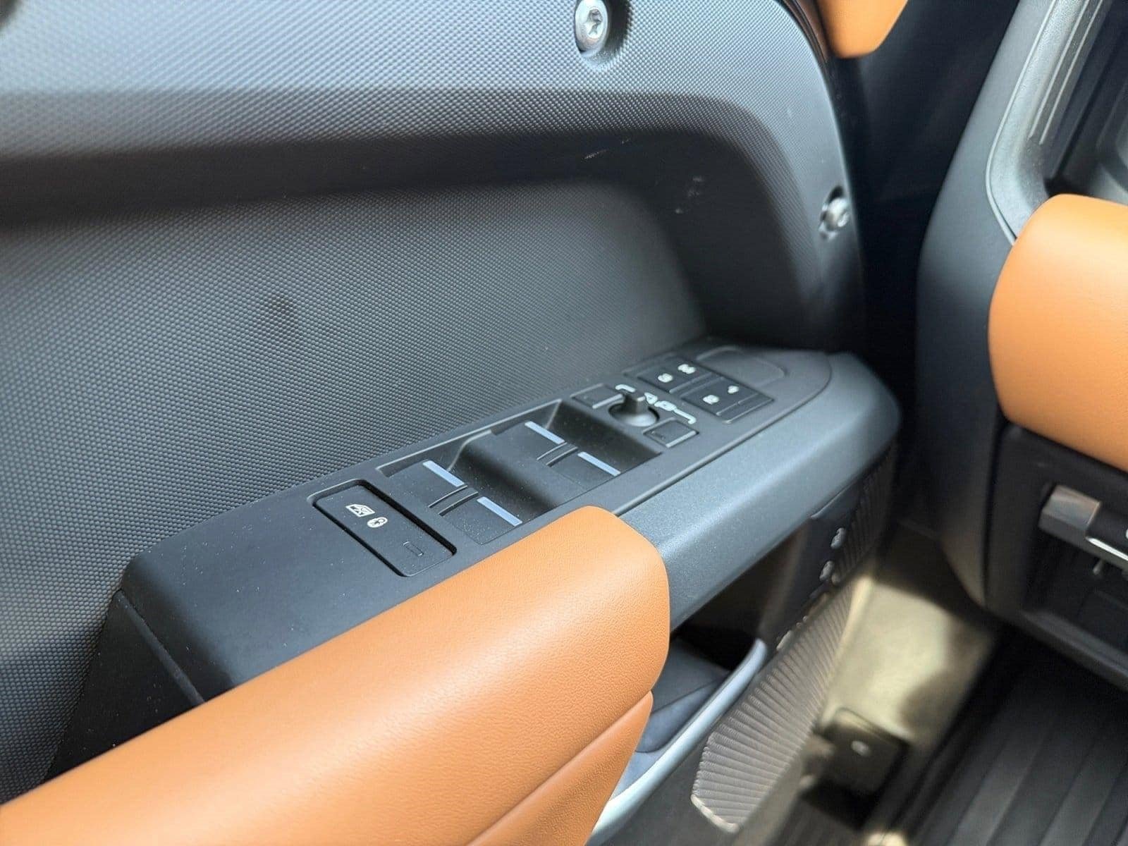 Certified 2024 Land Rover Defender 110 X AWD/4WD image 13