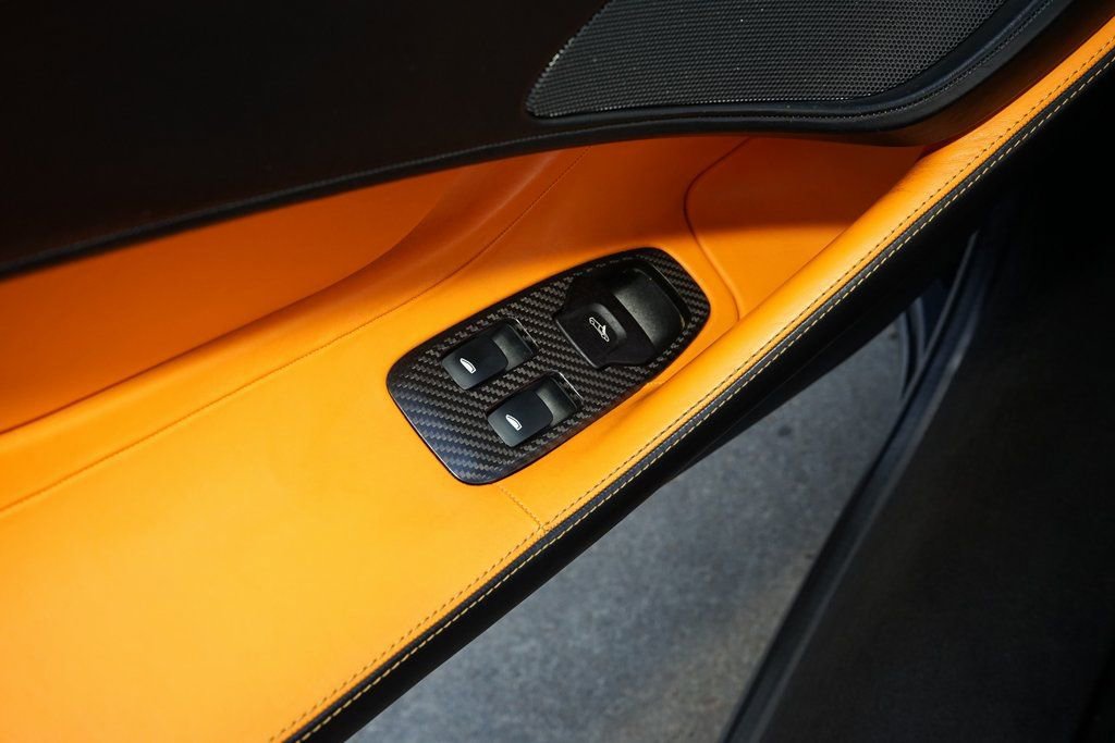 Used 2018 McLaren 570S Spider image 22