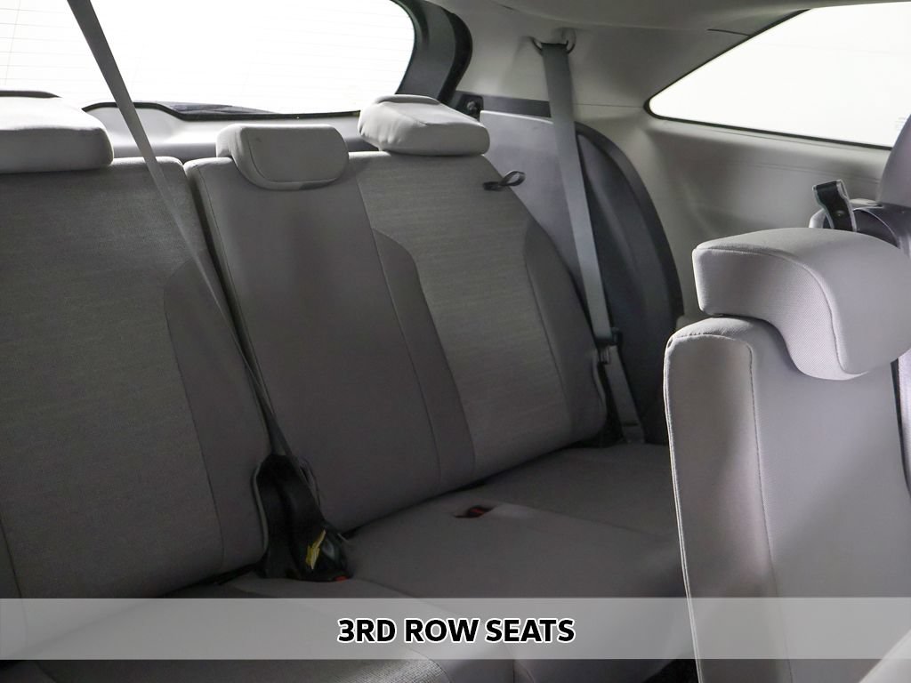 Used 2024 Toyota Sienna LE AWD/4WD image 6