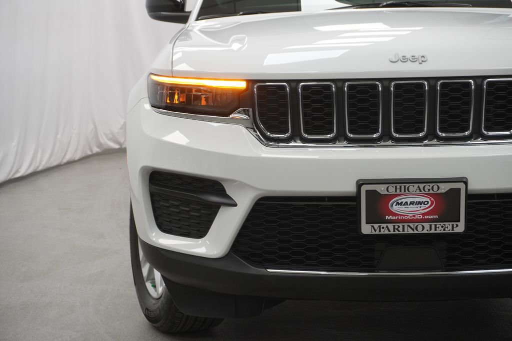 Used 2025 Jeep Grand Cherokee Laredo X AWD/4WD image 6