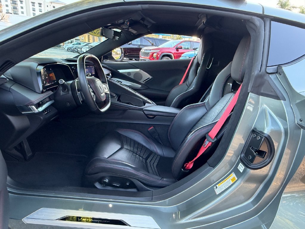 Used 2022 Chevrolet Corvette Stingray Premium Cpe w/ Z51 Performance Package RWD image 9