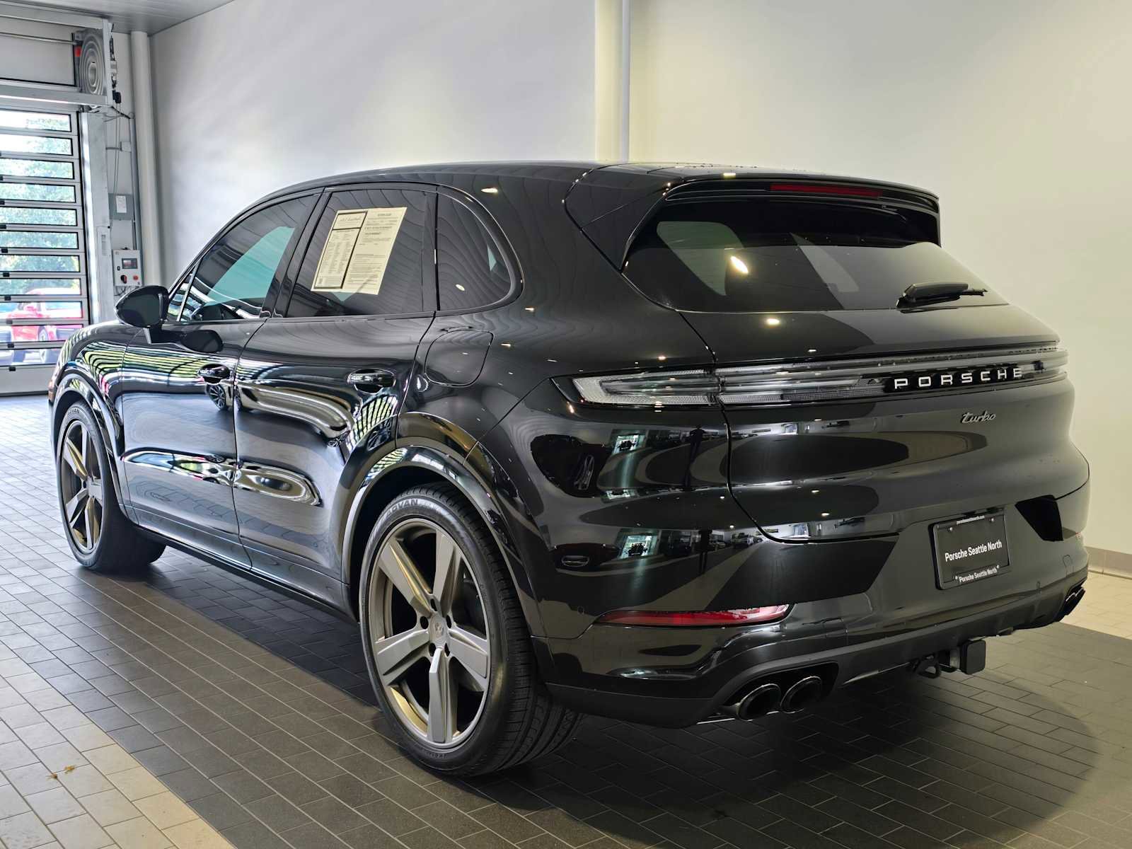 Used 2025 Porsche Cayenne Turbo image 3