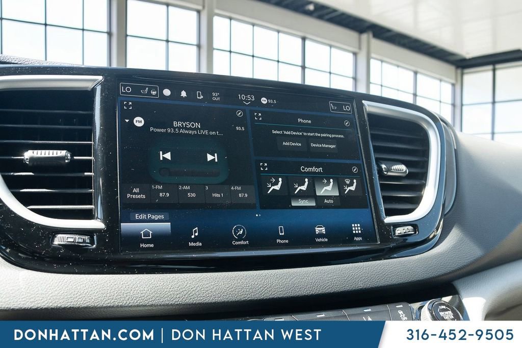 Used 2023 Chrysler Pacifica Touring-L FWD image 7
