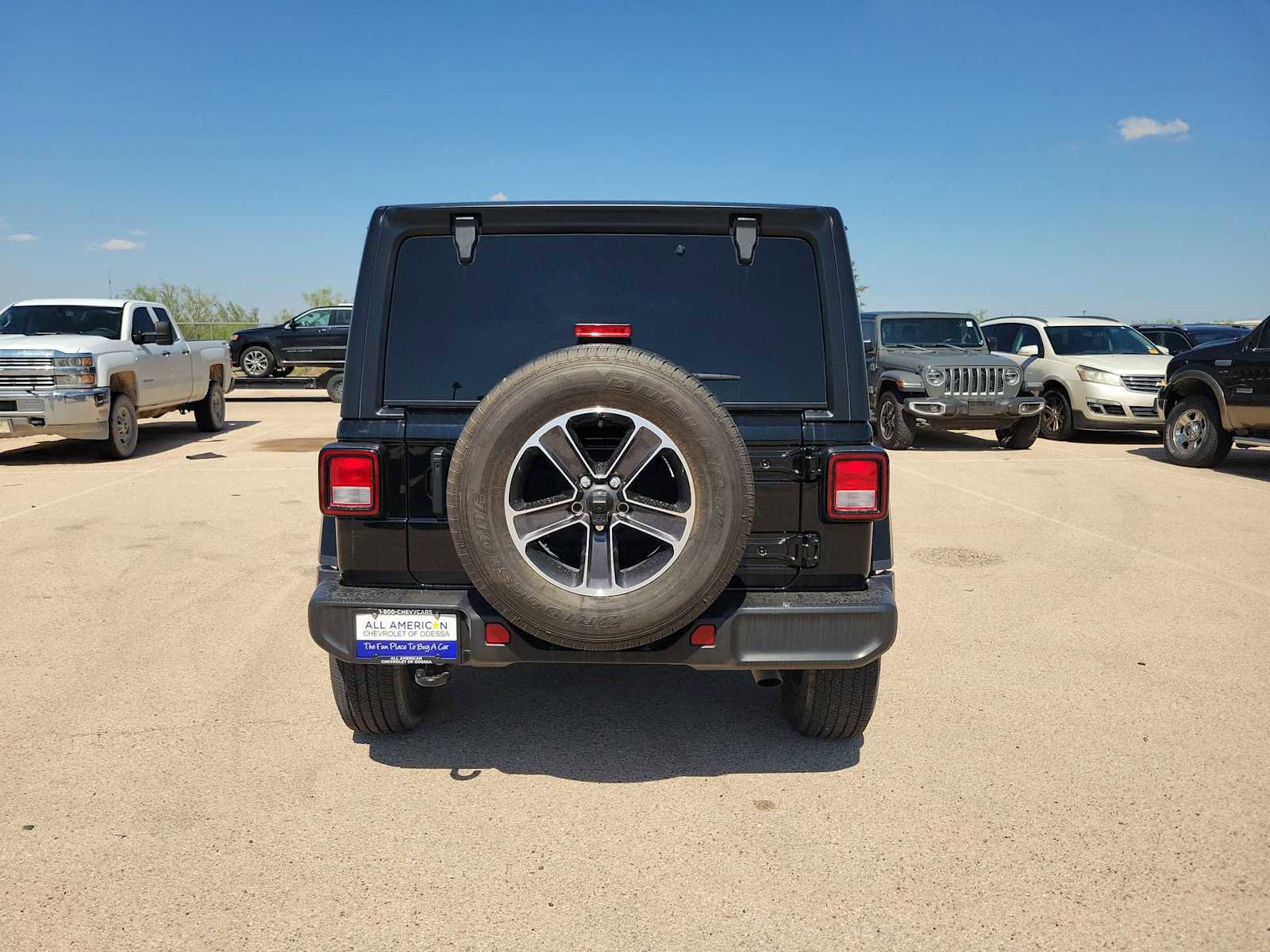 Used 2023 Jeep Wrangler Unlimited Sahara w/ Cold Weather Group AWD/4WD image 7