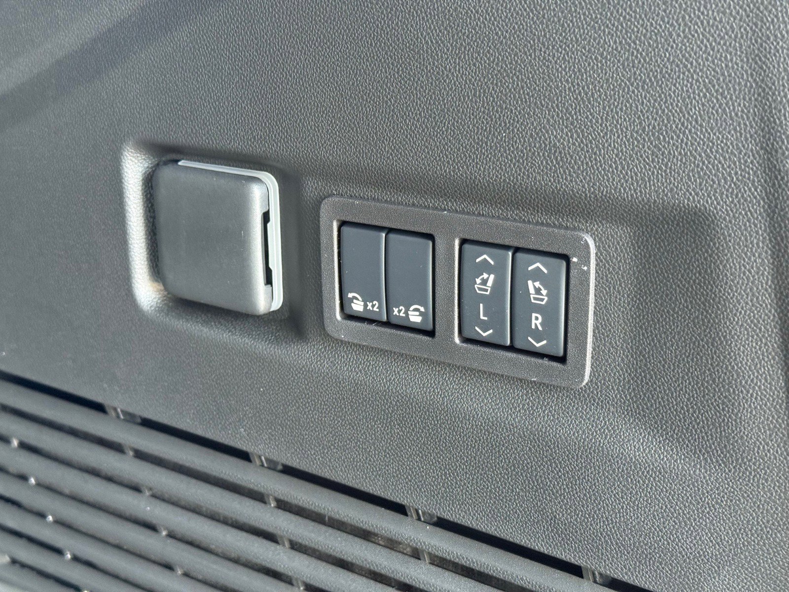 New 2026 GMC Yukon Elevation w/ Elevation Premium Package image 17