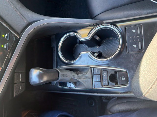 Used 2020 Toyota Camry XLE w/ Sunroof Package FWD image 21
