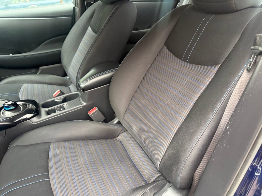 Used 2020 Nissan Leaf SV w/ SV Technology Package FWD image 27