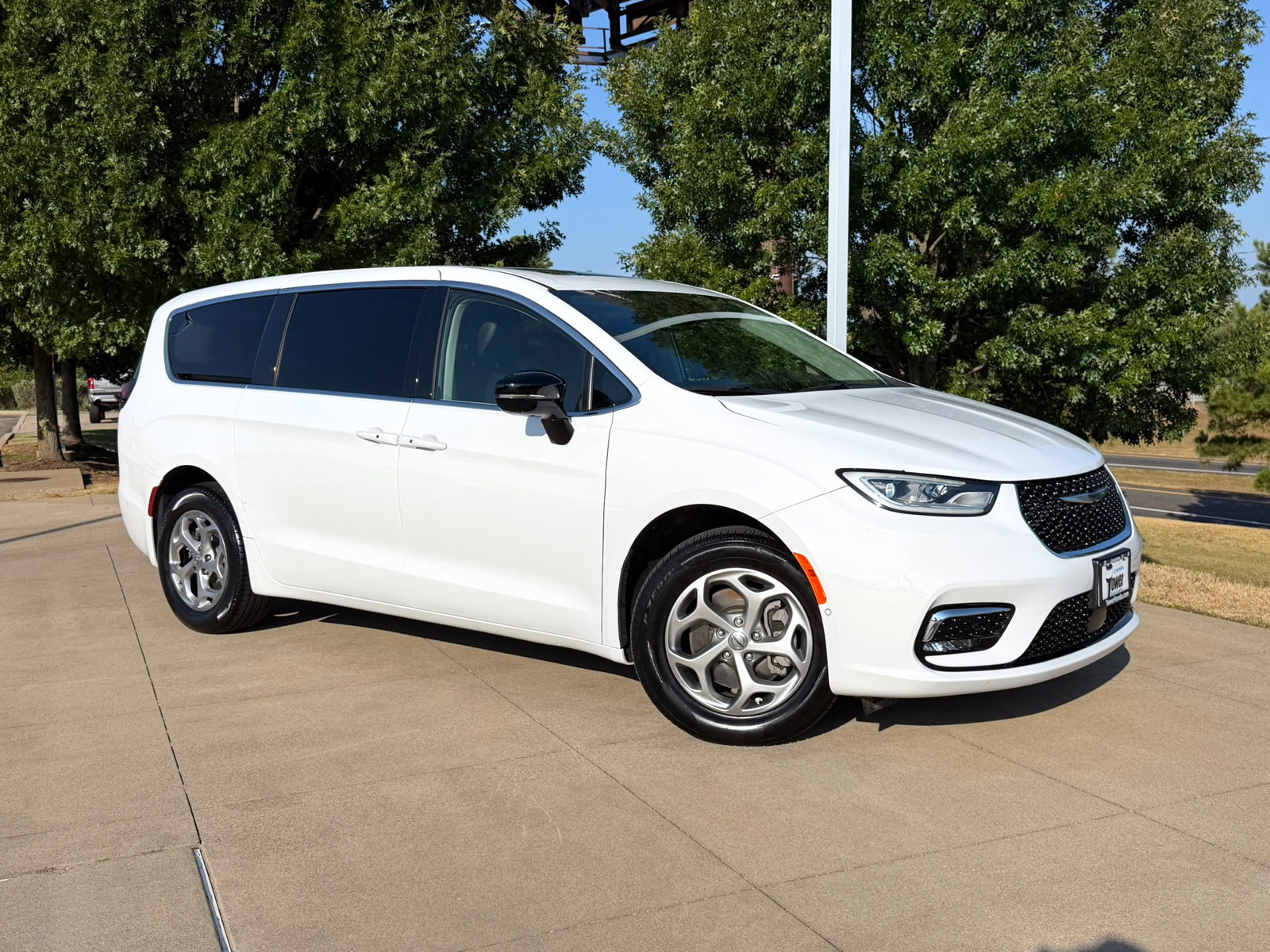 Used 2024 Chrysler Pacifica Limited AWD/4WD 360° Tour