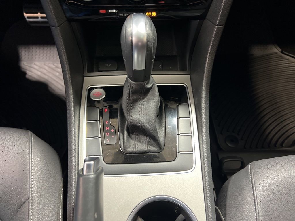 Used 2022 Volkswagen Passat 2.0T R-Line image 40