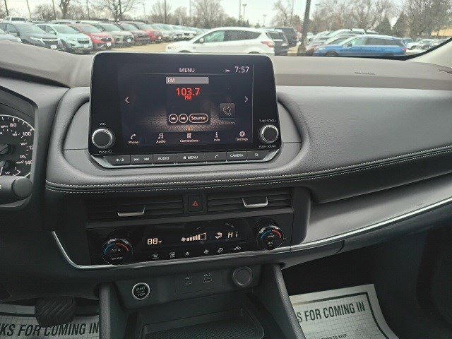 Used 2023 Nissan Rogue SV image 21