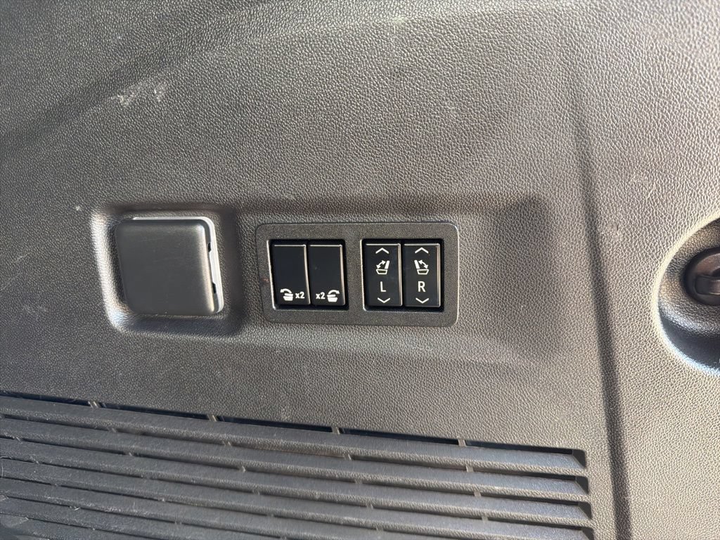 Used 2022 Chevrolet Suburban High Country AWD/4WD image 22