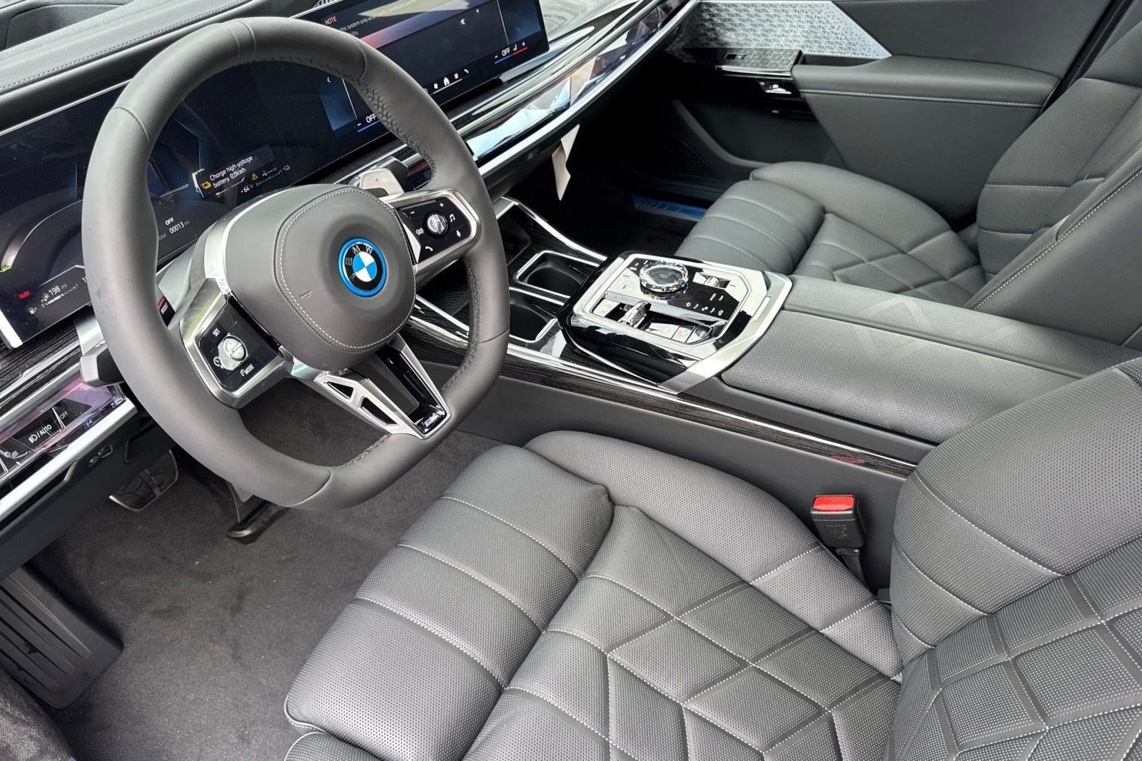 New 2026 BMW 750e xDrive w/ Executive Package image 4