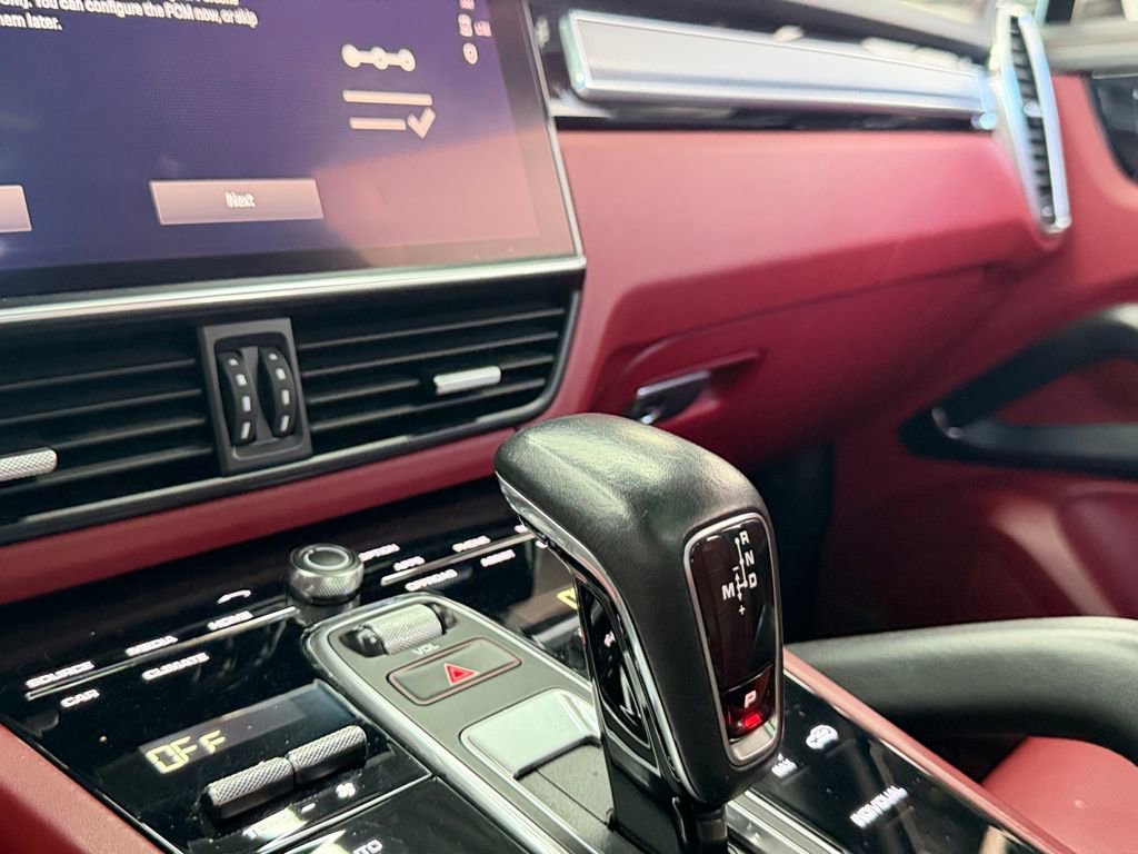 Used 2022 Porsche Cayenne Platinum Edition AWD/4WD image 29