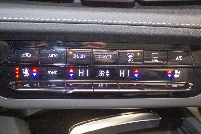 Used 2023 Buick Envision Avenir image 31