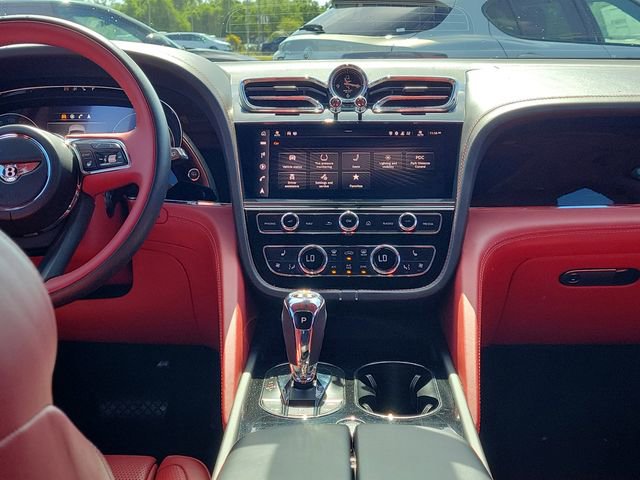 Used 2022 Bentley Bentayga image 16
