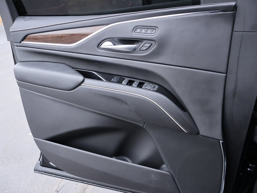 Used 2023 Cadillac Escalade Sport Platinum w/ LPO, ONYX Package image 39