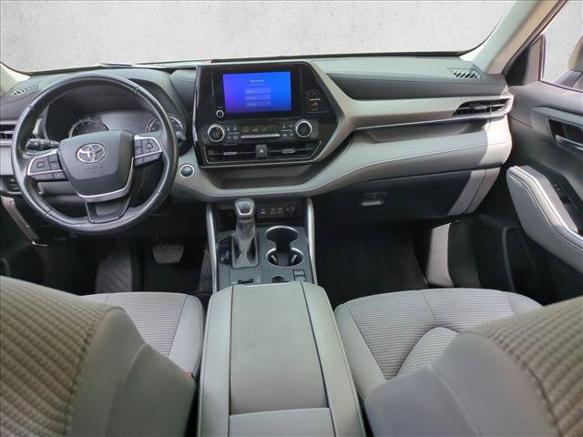 Used 2024 Toyota Highlander LE FWD image 16