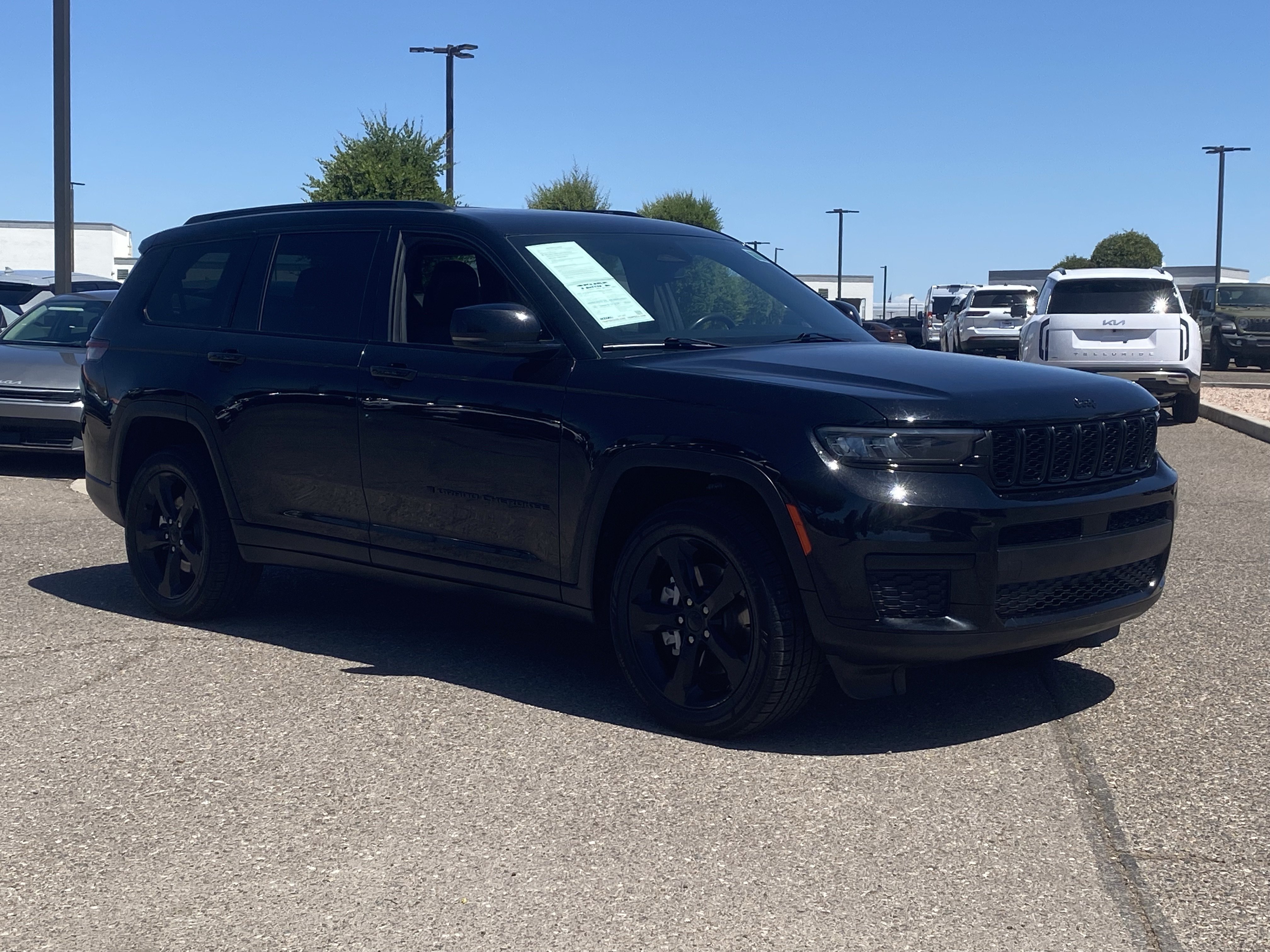 Used 2023 Jeep Grand Cherokee L Laredo AWD/4WD image 7