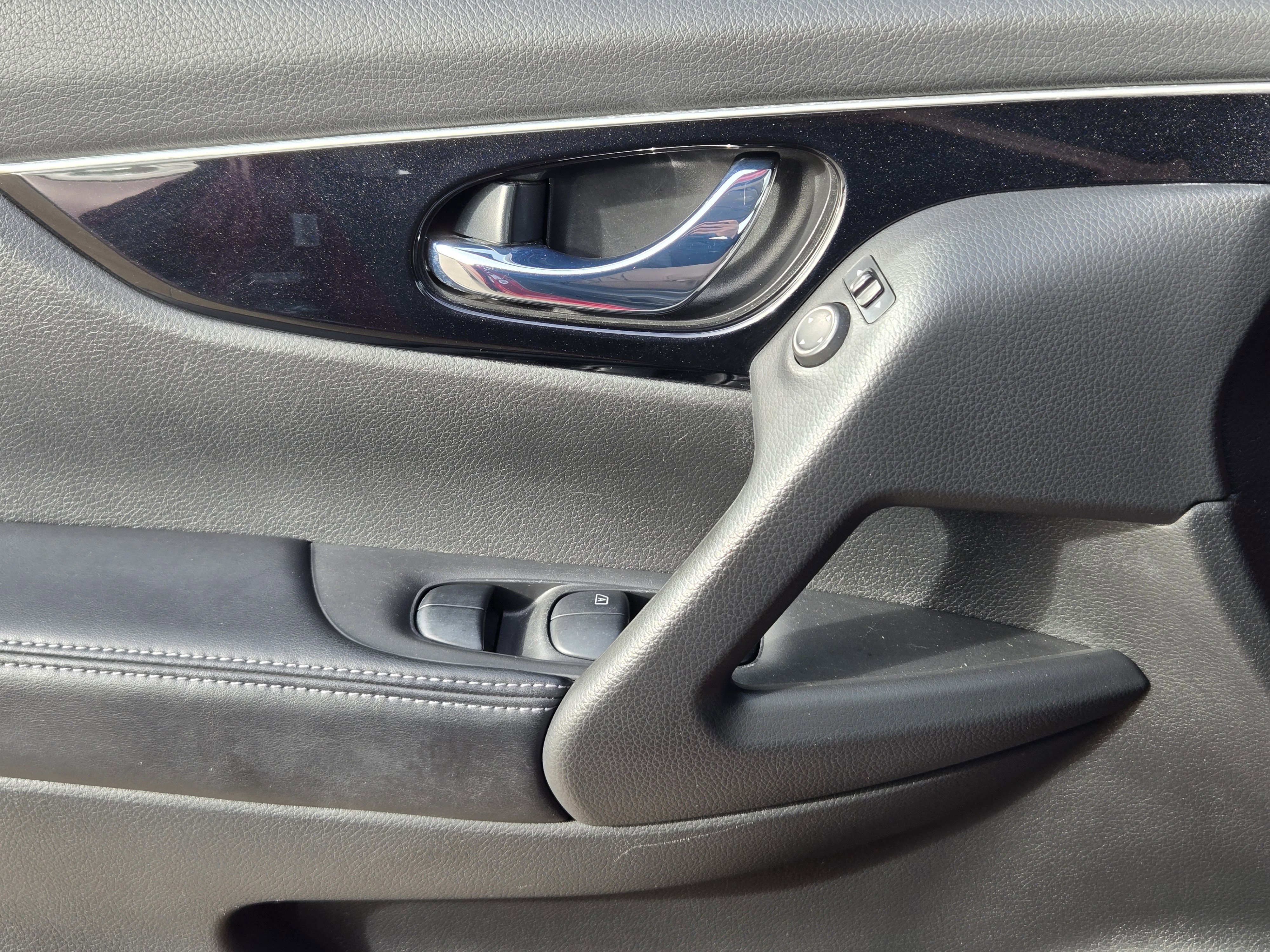 Used 2018 Nissan Rogue Sport SL w/ SL Premium Package image 27