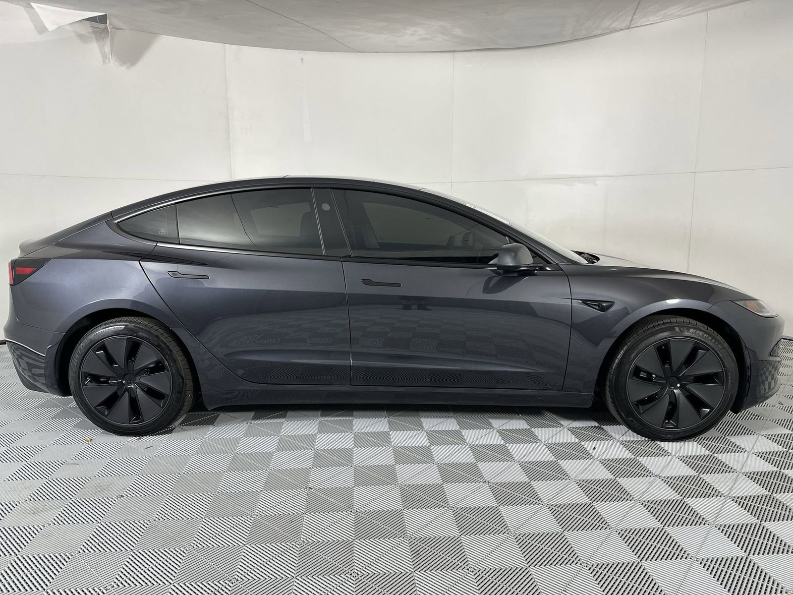 Used 2025 Tesla Model 3 image 9