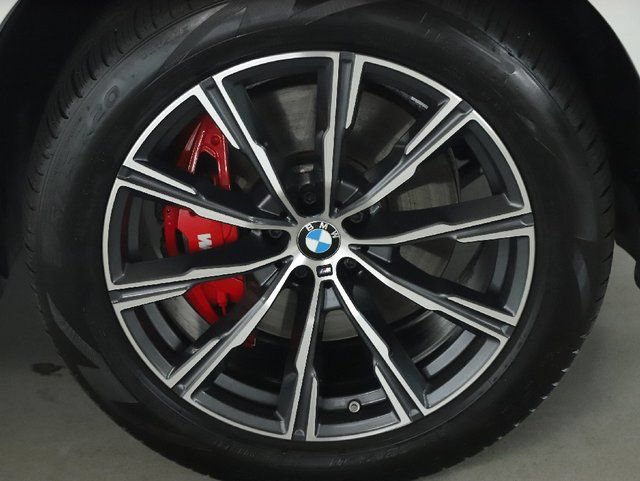Used 2024 BMW X5 xDrive40i w/ M Sport Package AWD/4WD image 11