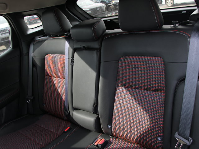 Used 2025 Nissan Kicks SR AWD/4WD image 27
