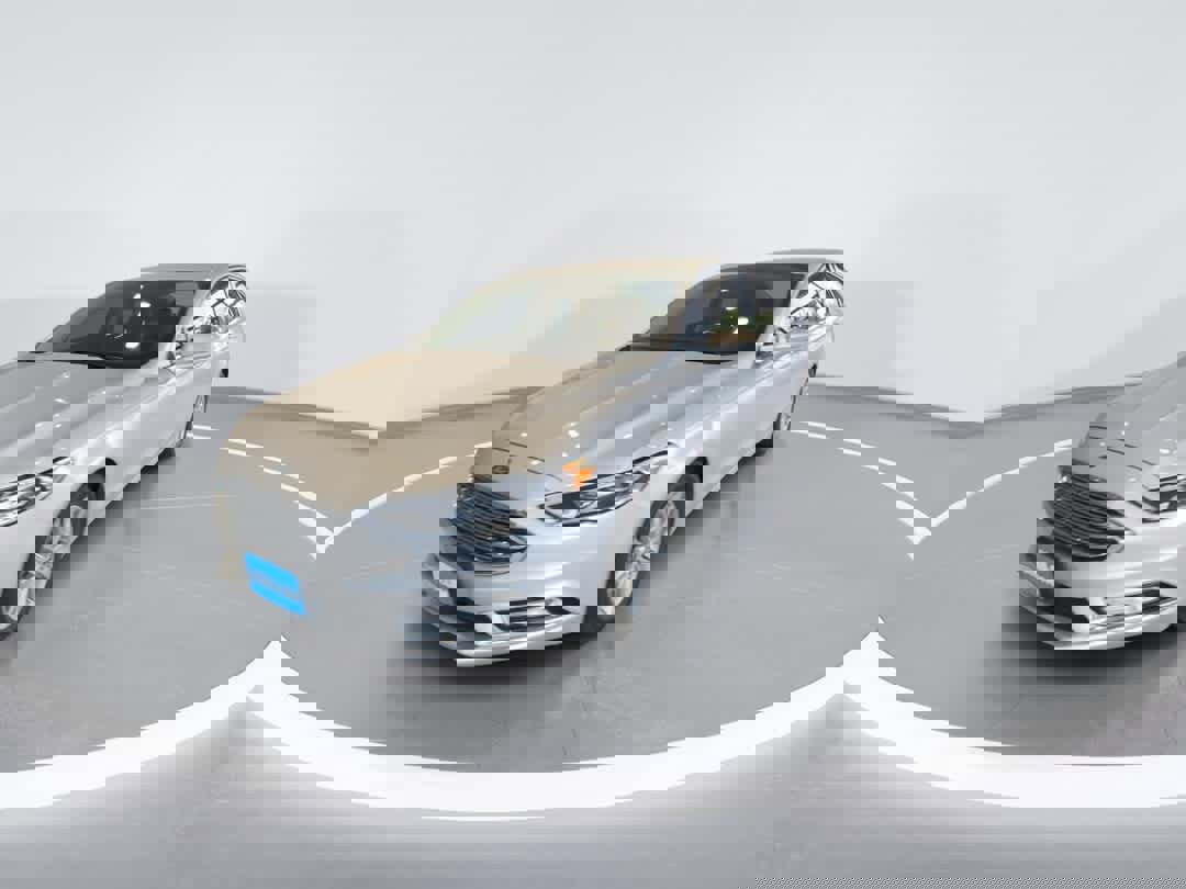 Used 2017 Ford Fusion SE w/ Fusion SE Technology Package FWD image 4