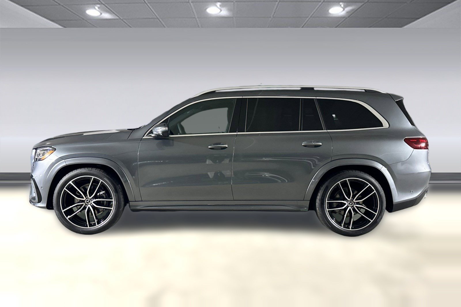 New 2025 Mercedes-Benz GLS 450 4MATIC image 2