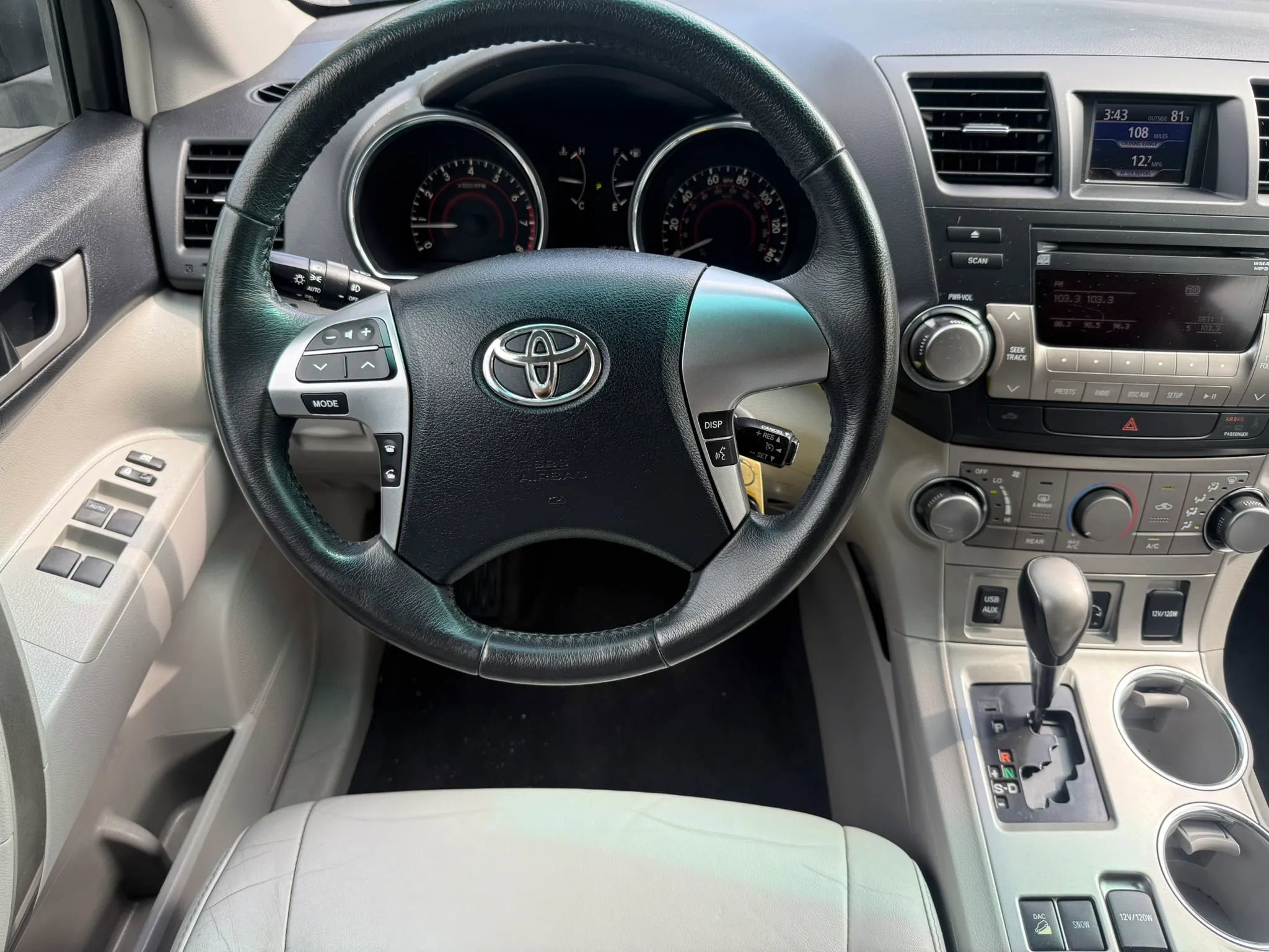 Used 2012 Toyota Highlander SE w/ Tow Pkg AWD/4WD image 17