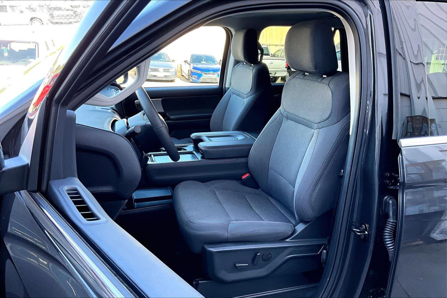 Used 2025 Ford Expedition Active image 8