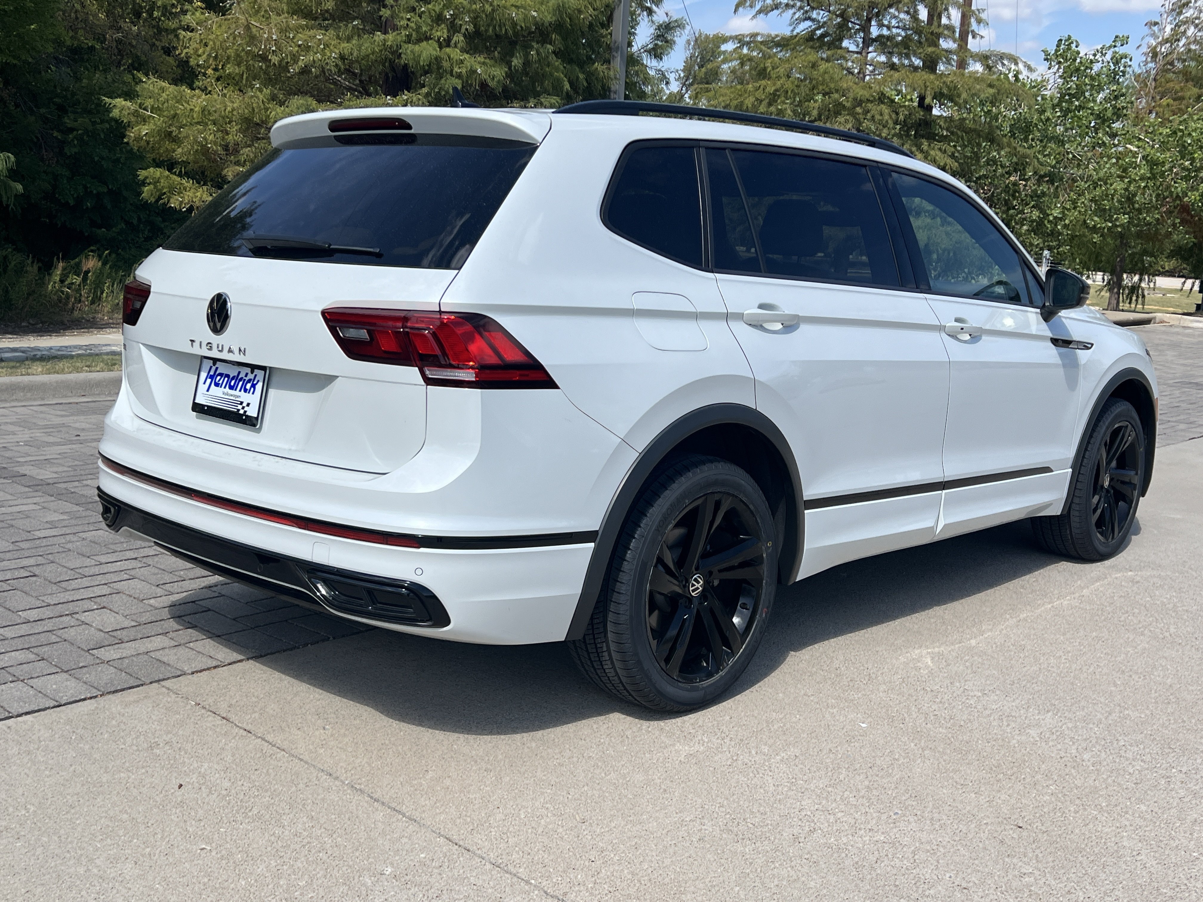 Certified 2023 Volkswagen Tiguan SE R-Line FWD image 9