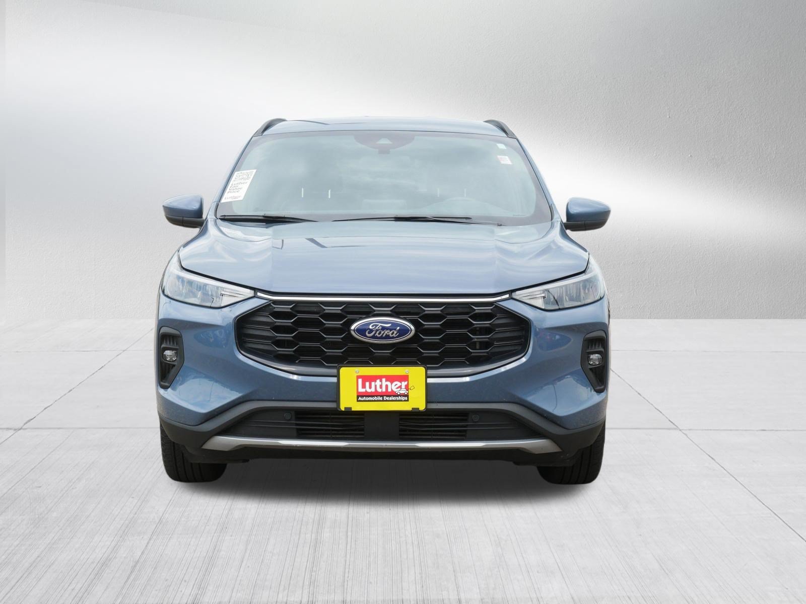Used 2025 Ford Escape ST-Line Select AWD/4WD image 2