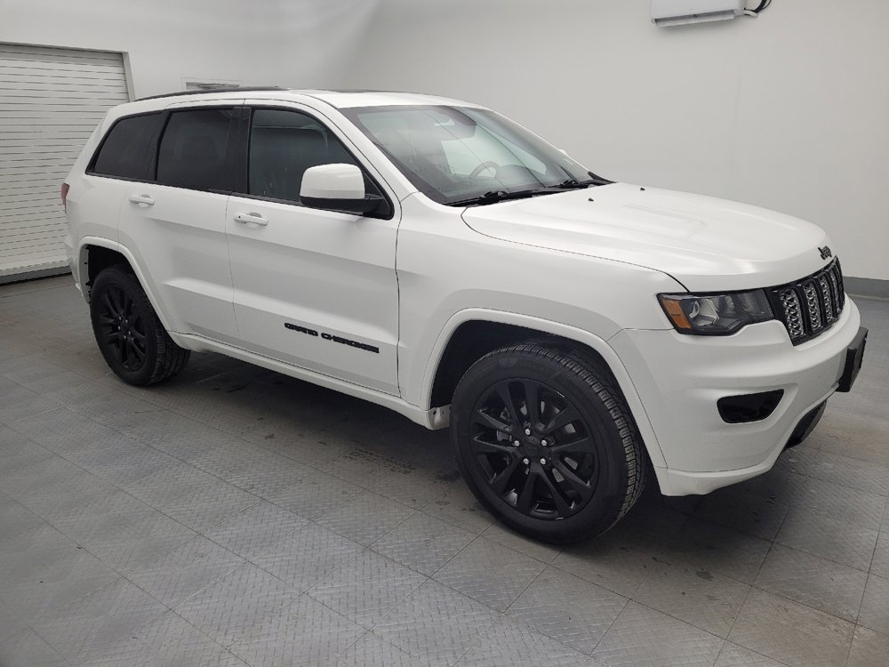 Used 2019 Jeep Grand Cherokee Altitude image 11