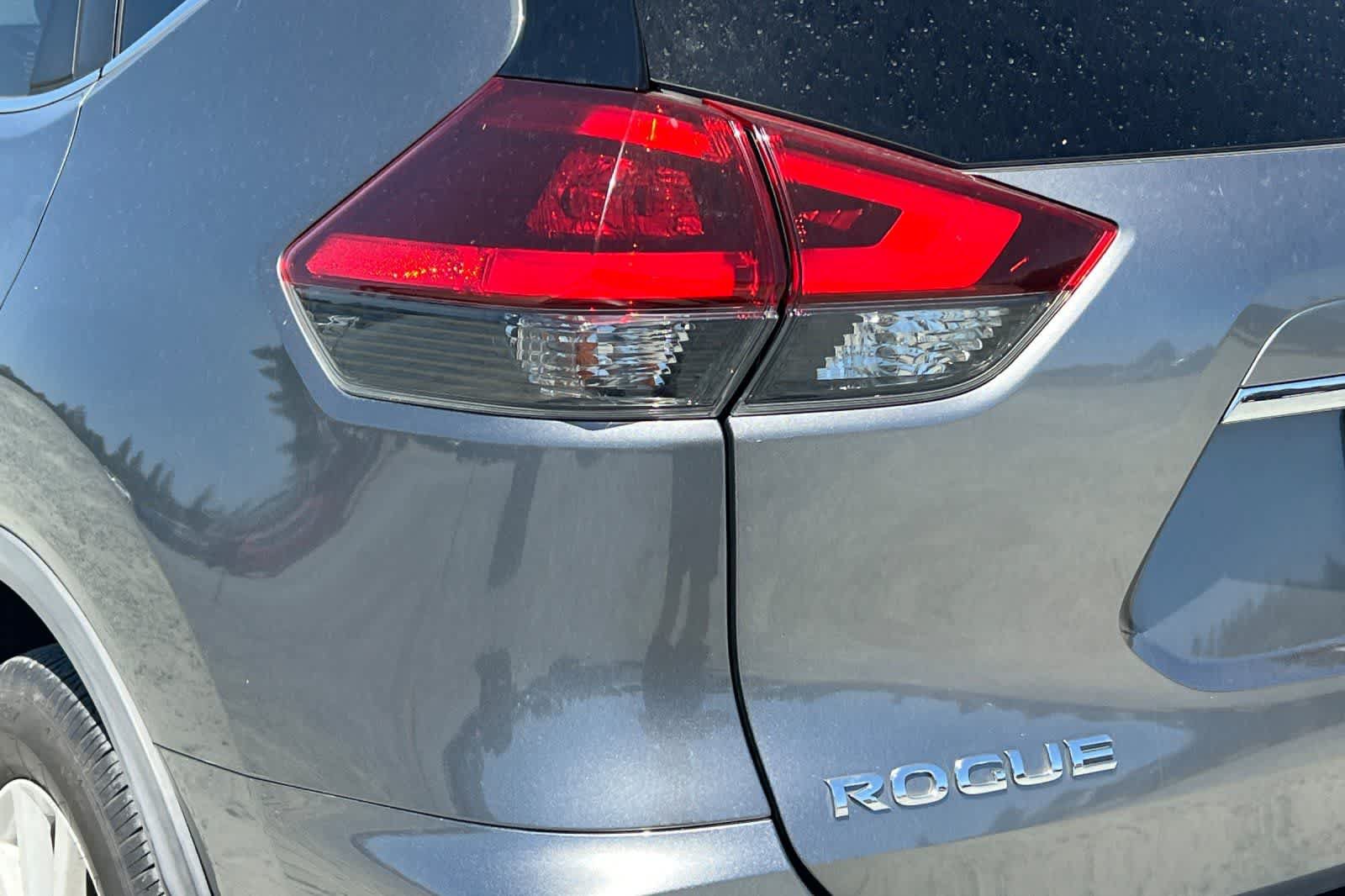 Used 2019 Nissan Rogue S w/ Special Edition Package FWD image 13