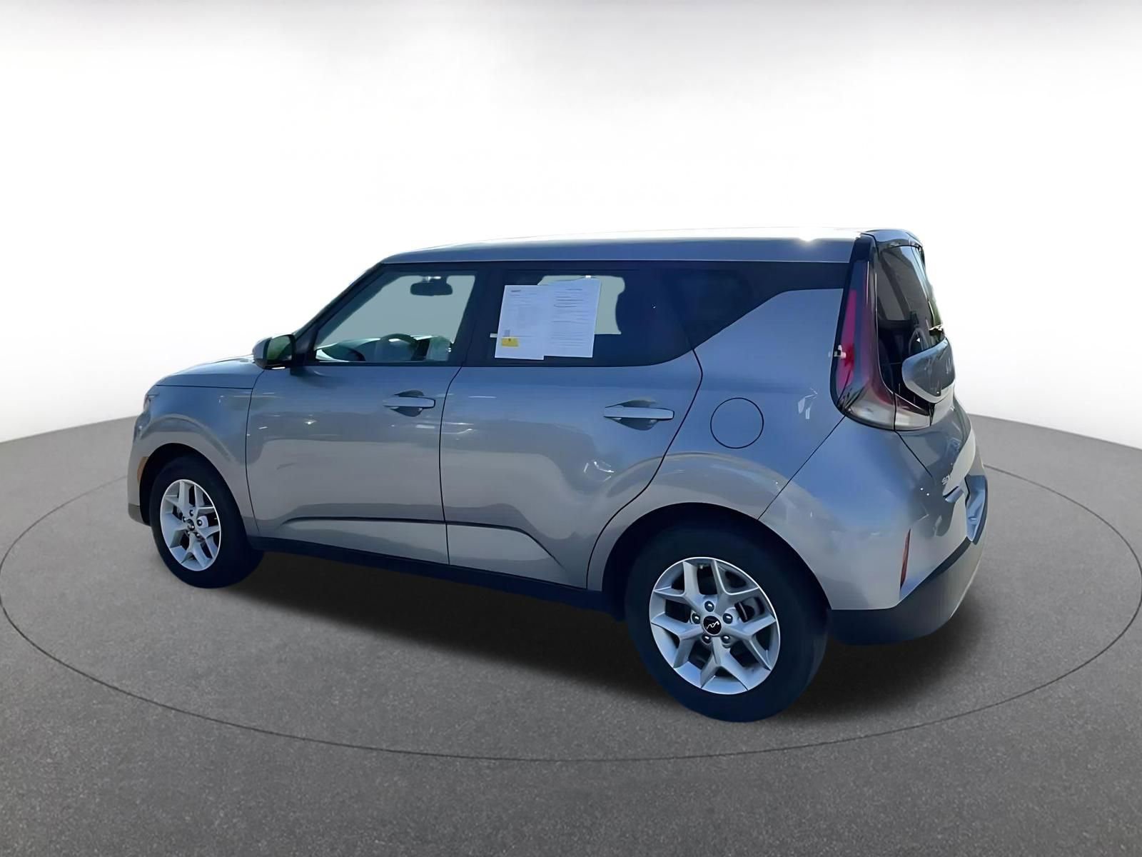 Used 2025 Kia Soul LX w/ LX Technology Package image 10