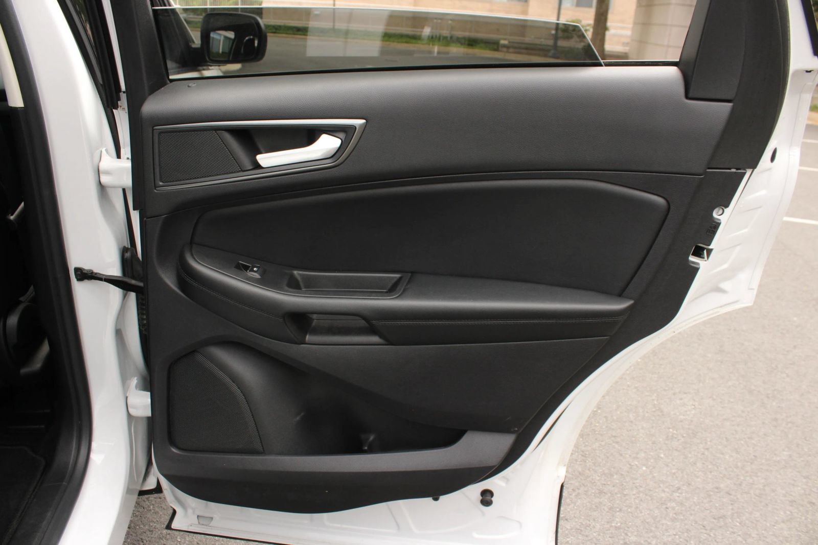 Used 2020 Ford Edge SE FWD image 23