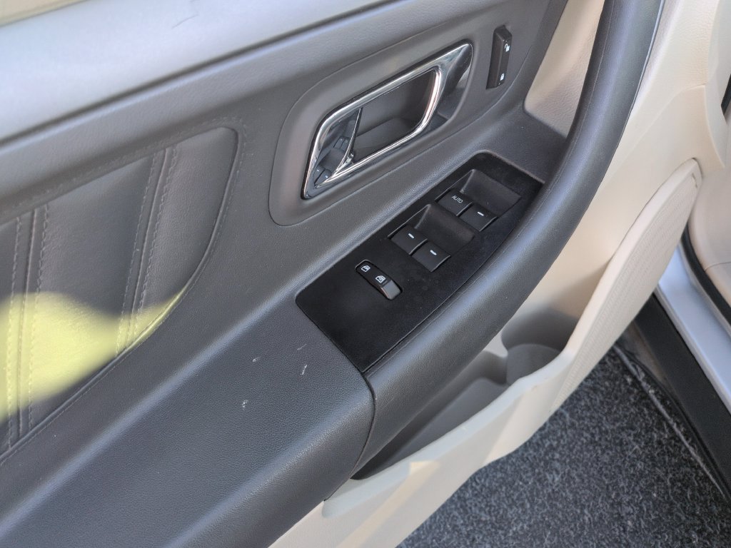 Used 2012 Ford Taurus SEL FWD image 11