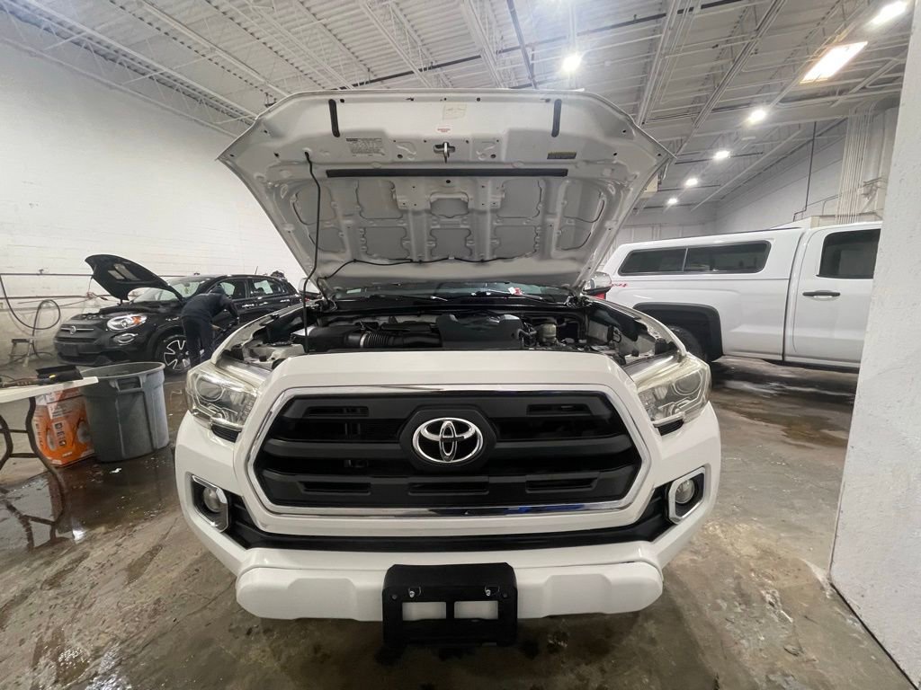 Used 2016 Toyota Tacoma Limited w/ Towing Package AWD/4WD image 37