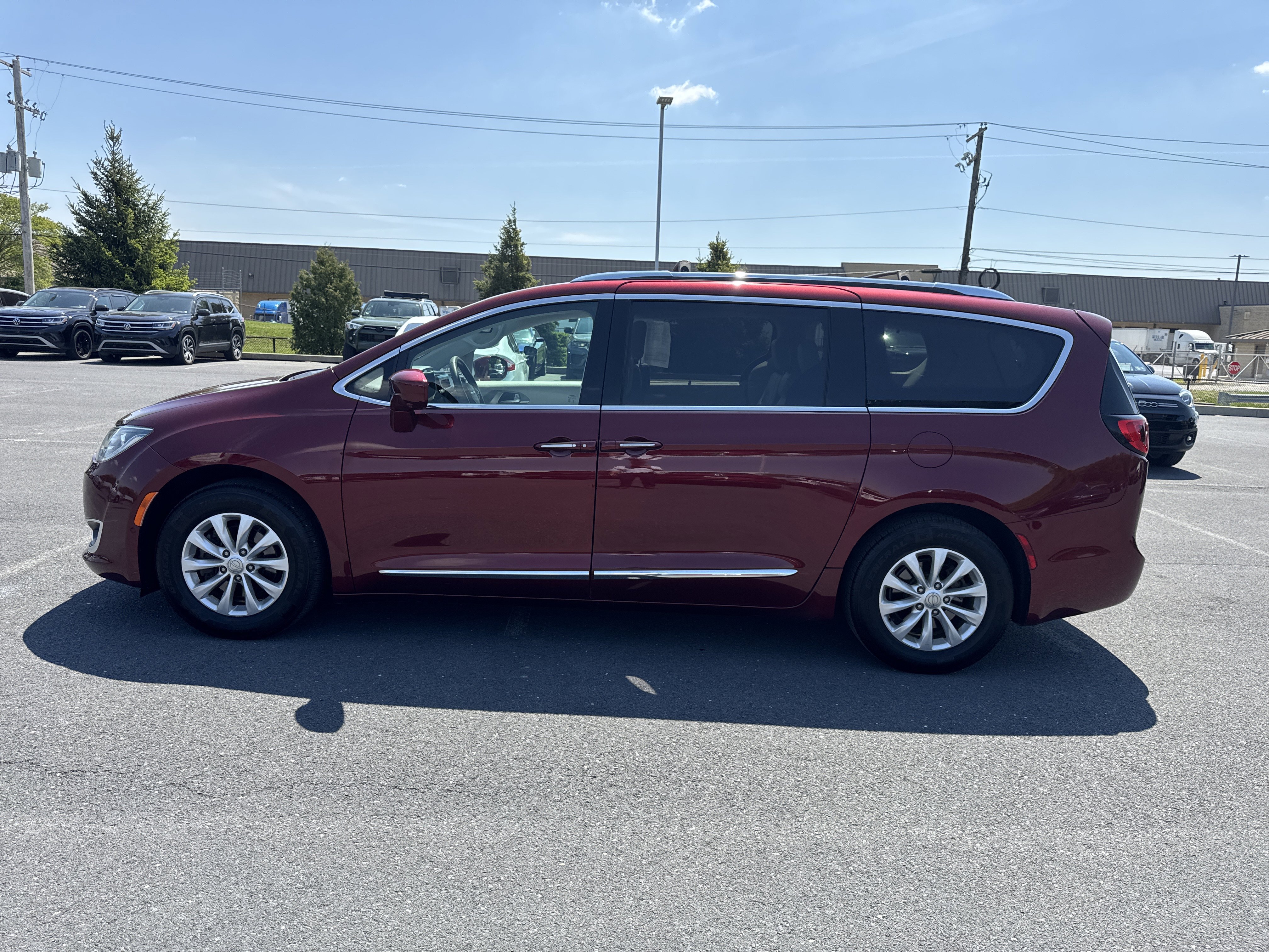 Used 2018 Chrysler Pacifica Touring-L w/ Advanced Safetytec Group image 19