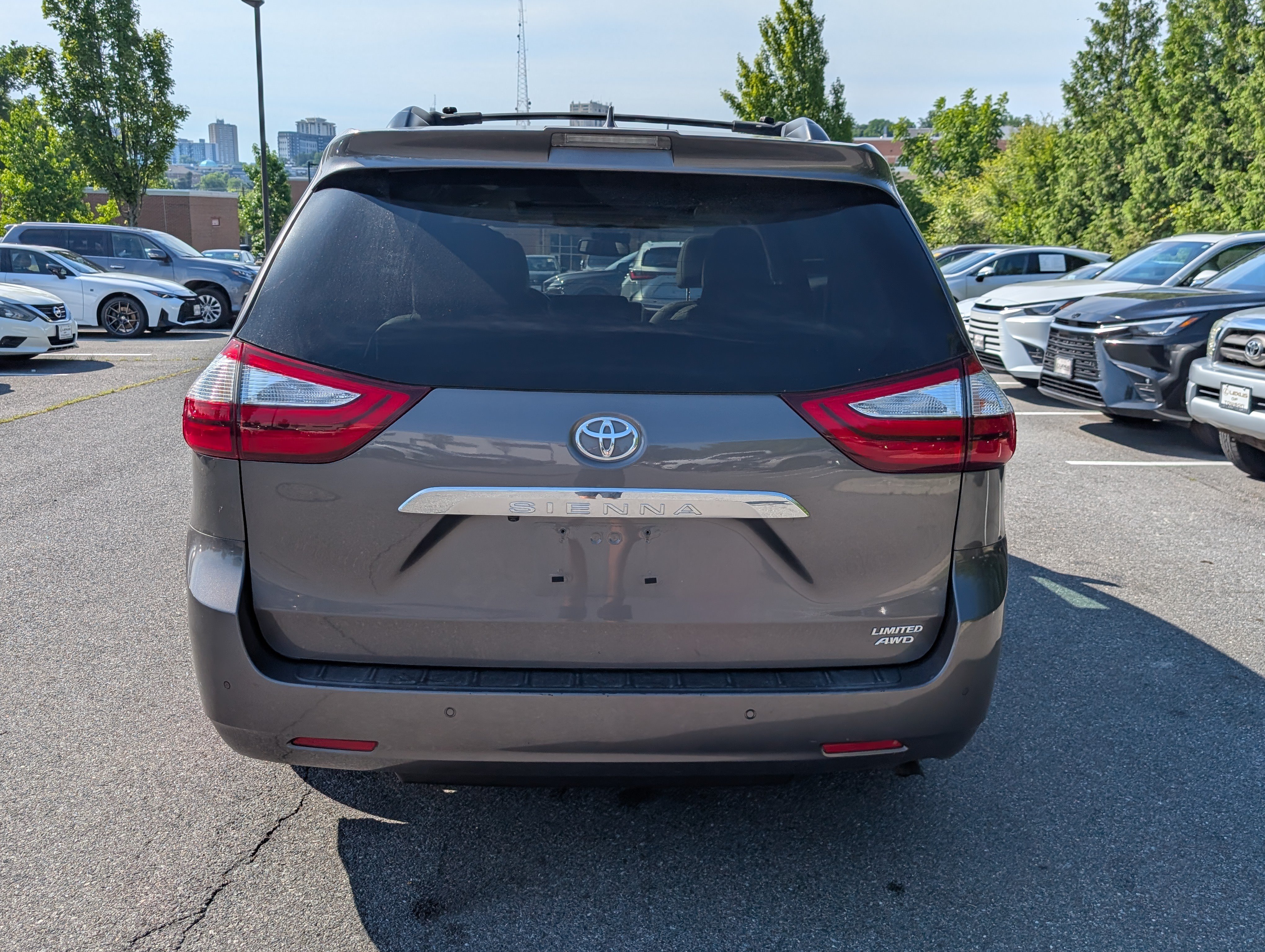 Used 2019 Toyota Sienna Limited Premium AWD/4WD image 4