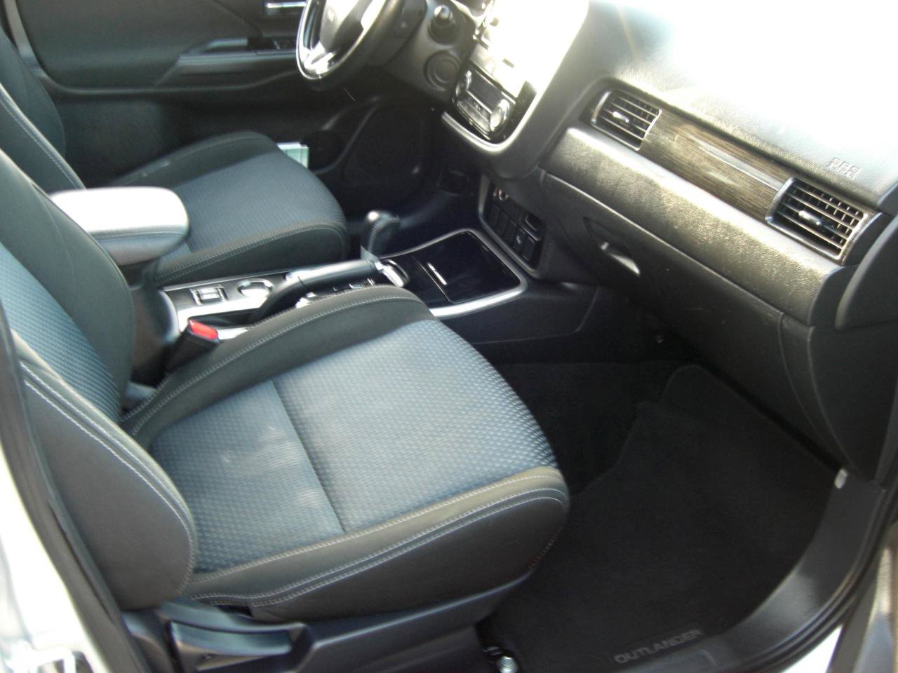 Used 2018 Mitsubishi Outlander LE FWD image 19