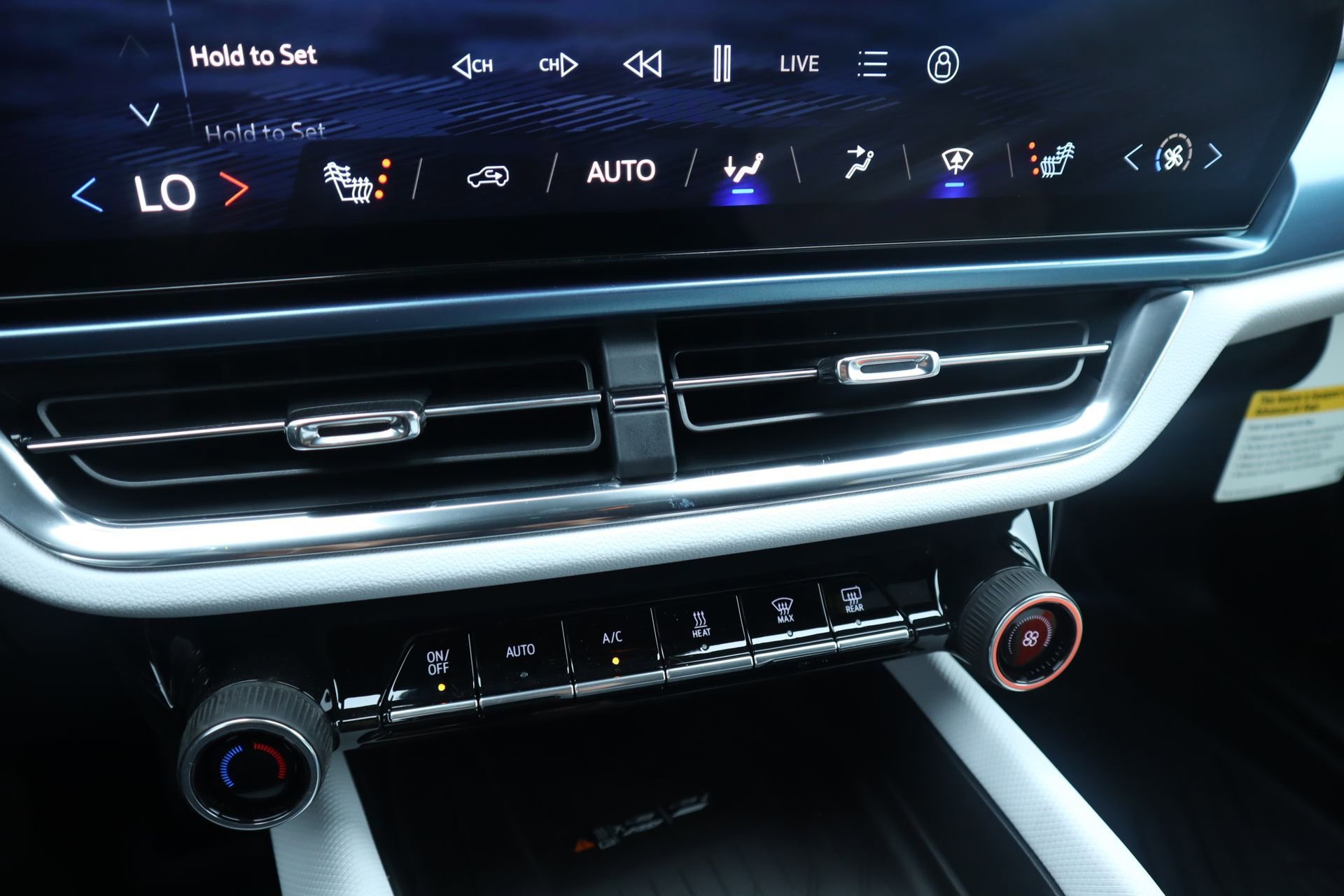 New 2026 Chevrolet Equinox EV LT image 7