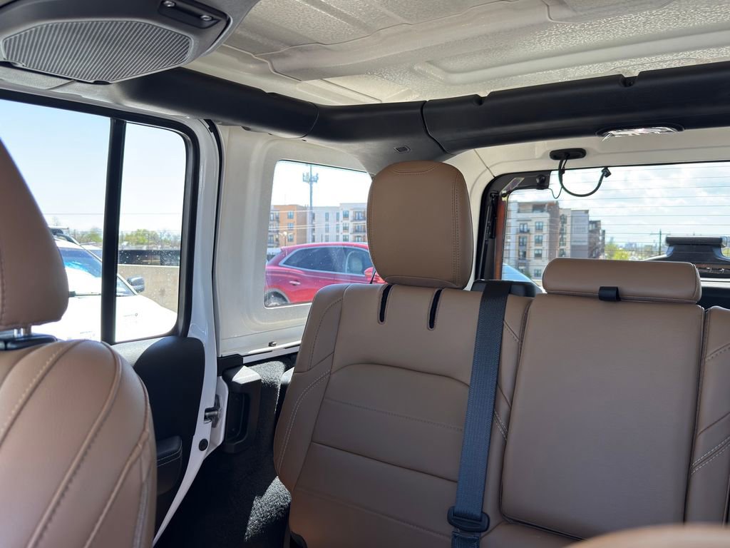 Used 2022 Jeep Wrangler Unlimited Sahara w/ Cold Weather Group image 18